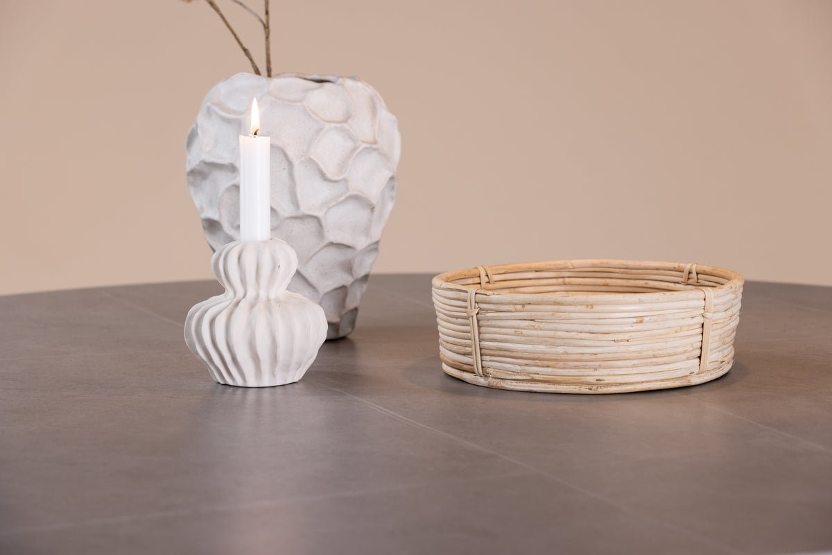 Table à manger Tahiri – une table à manger ronde au caractère luxueux et à l'élégance naturelle