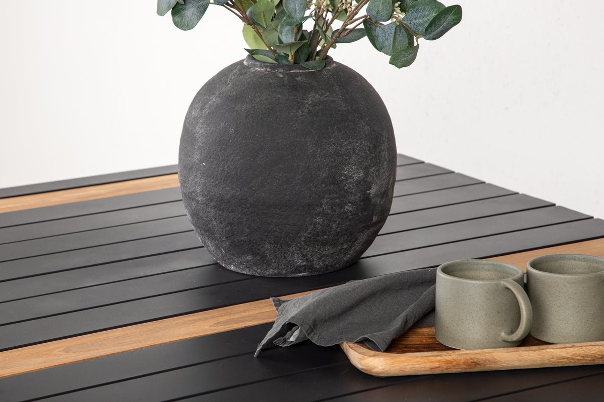 Table de jardin Nuru - Teck et aluminium pour stabilité et durabilité