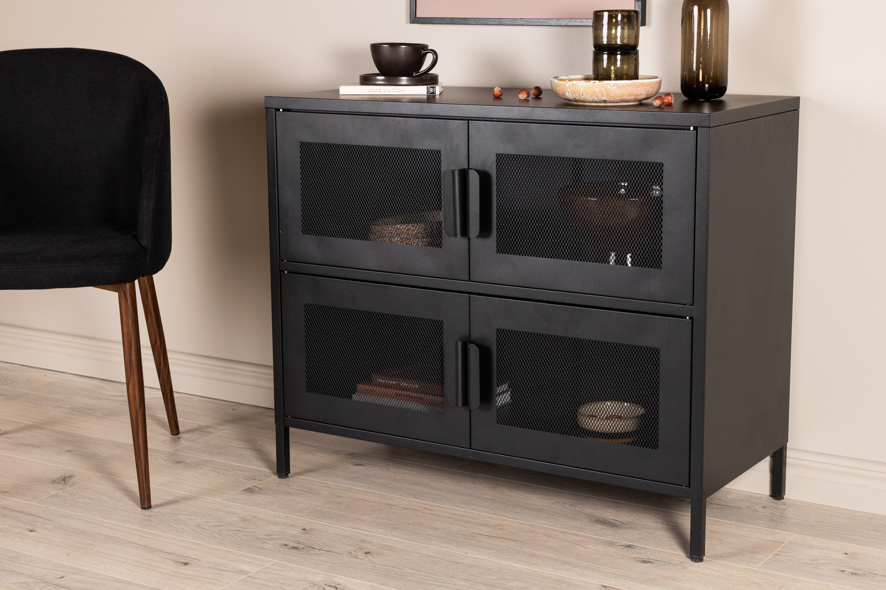 Kommode Berit – Industrial Design in Schwarz