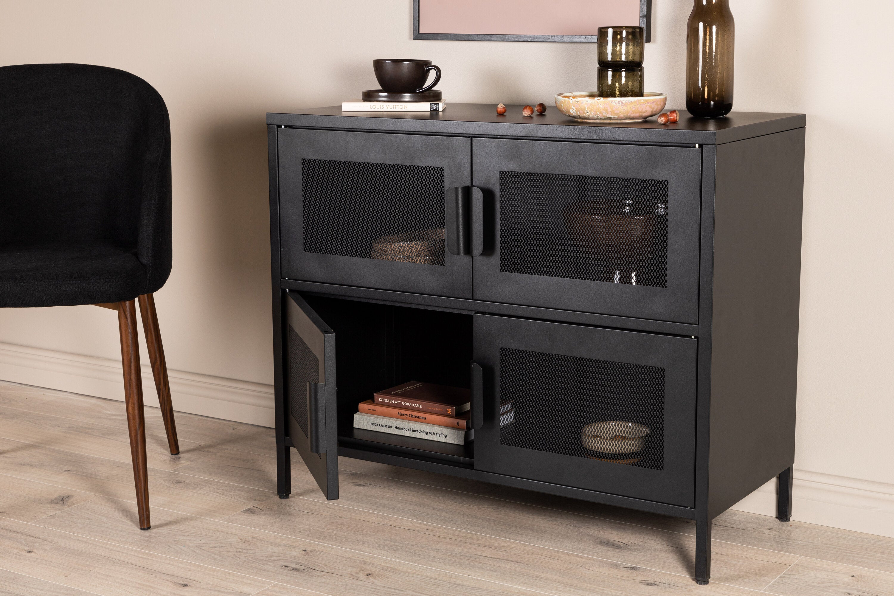 Kommode Berit – Industrial Design in Schwarz