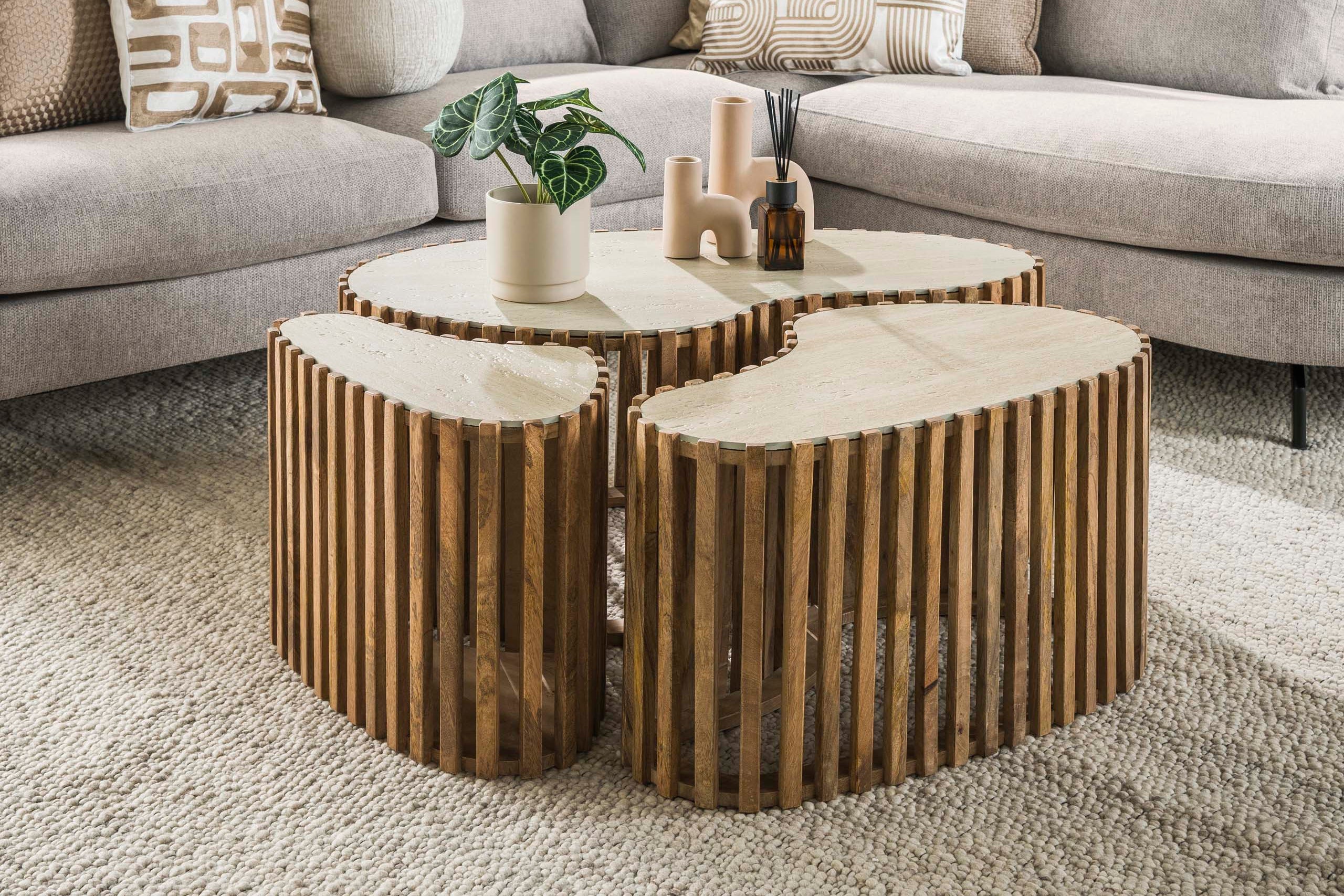 Table basse Savara - ensemble de 3 pièces en bois de manguier avec plateau en céramique