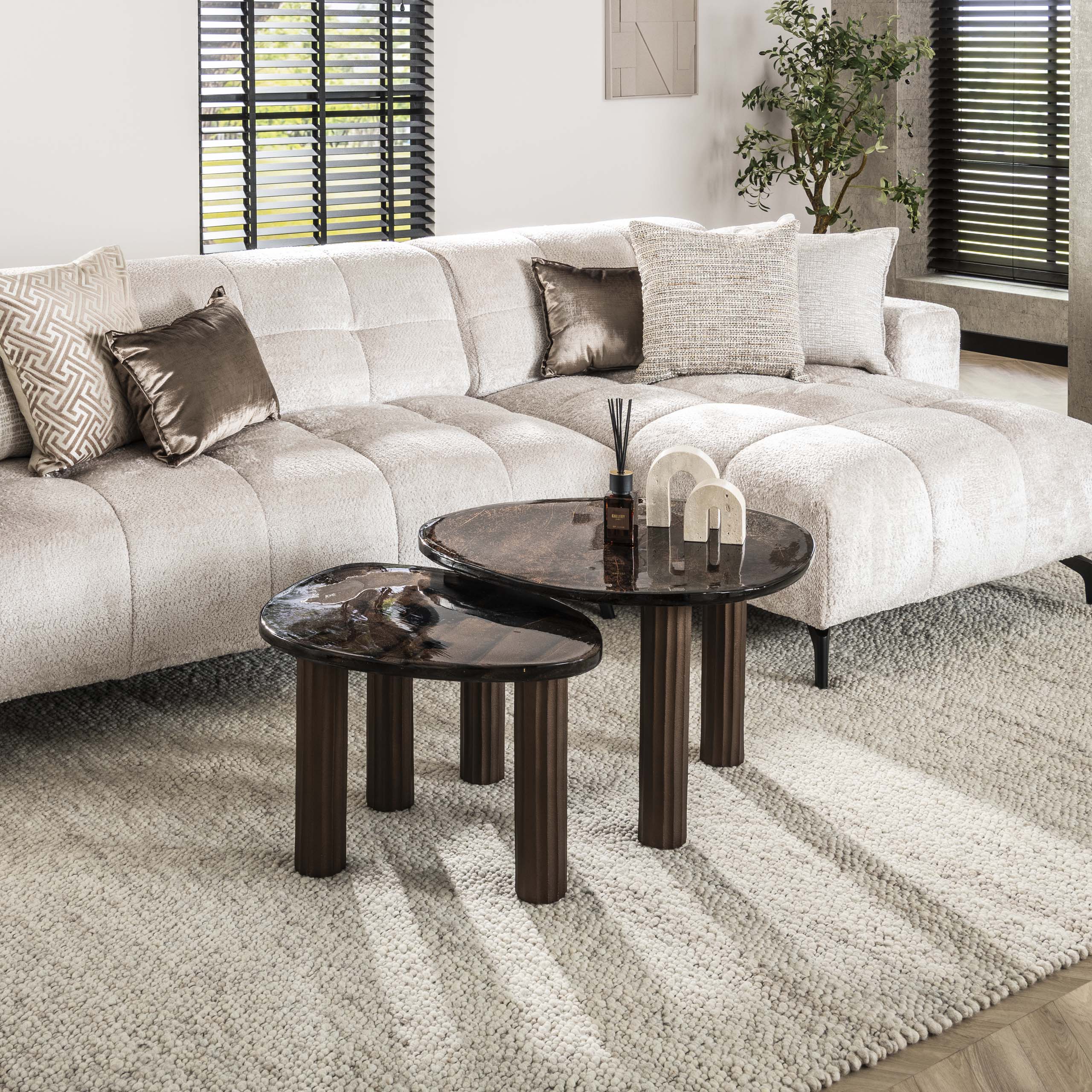 Table basse Elysium - Taille M en cuivre antique ou or antique avec verre moulé