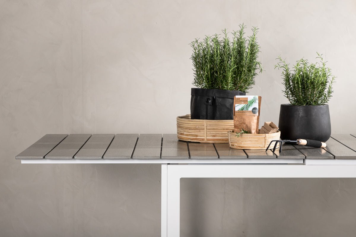 Table de jardin Kairen - parfaite pour des moments conviviaux en plein air