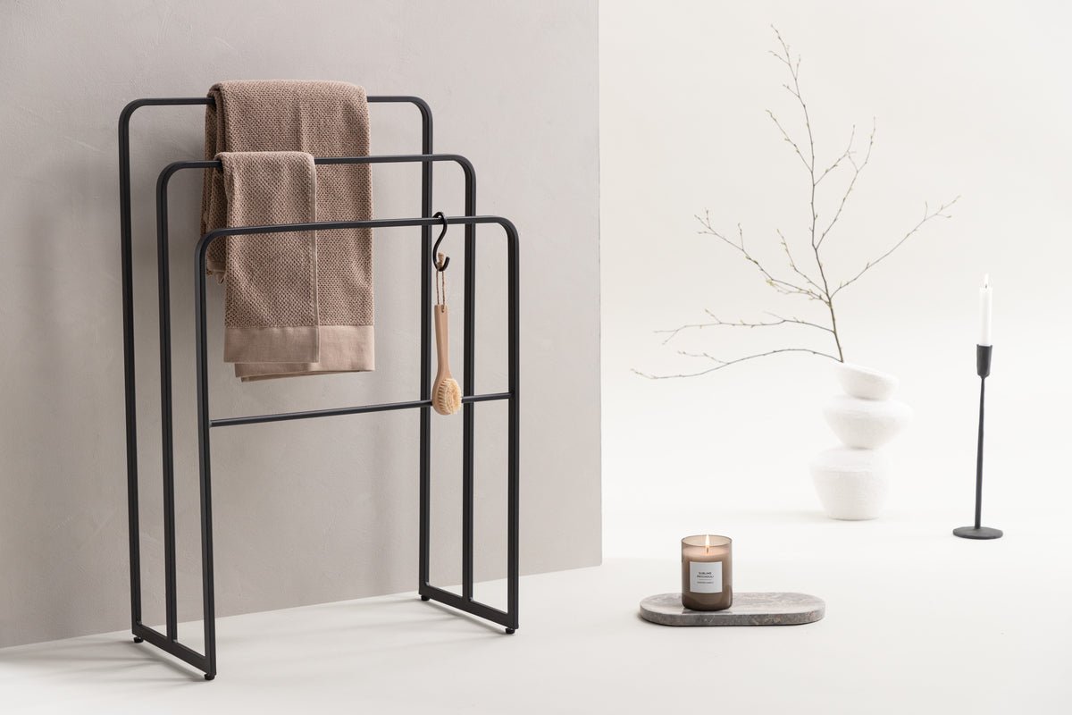 Garderobe Neyor – Design à trois niveaux en Noir