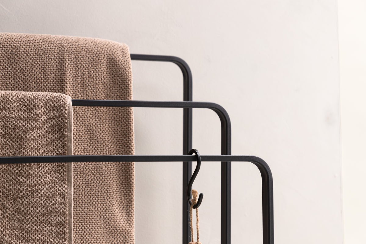 Garderobe Neyor – Design à trois niveaux en Noir