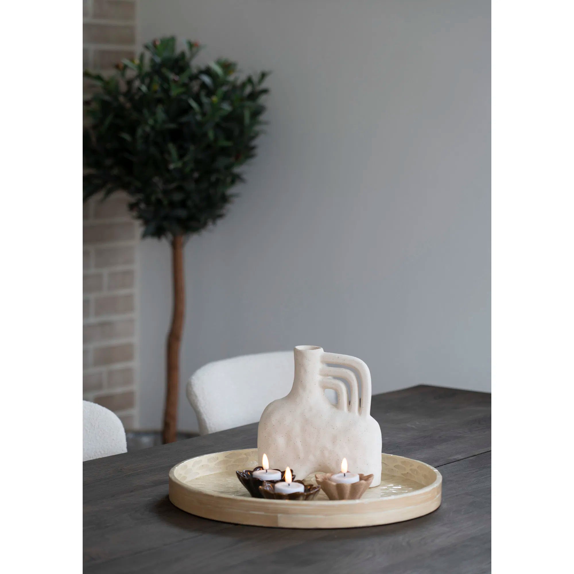 Plateau « Mavira » – Design rond en bambou avec surface en capiz