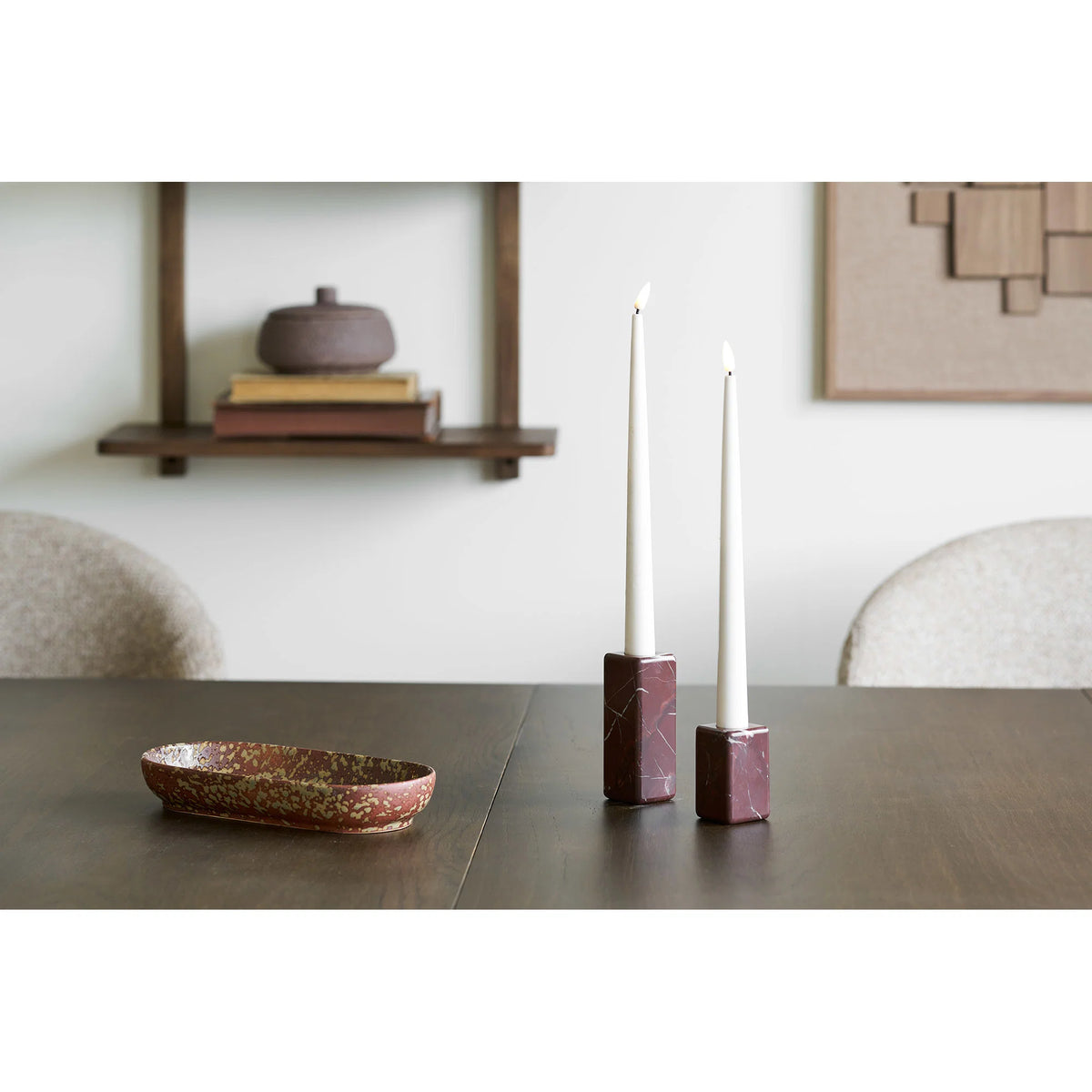 Lot de 2 bougeoirs William - en marbre rouge châtaigne