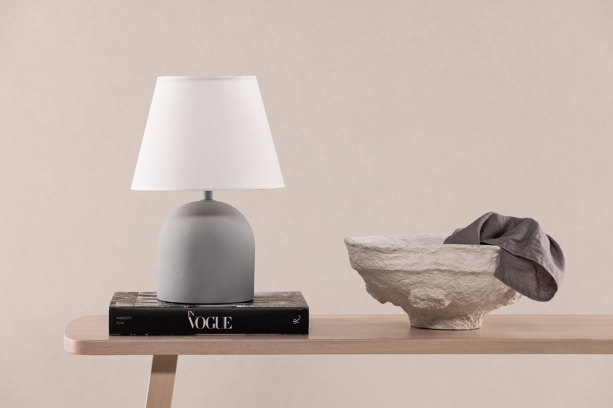Lampe de table « Stenljus » – pied en béton gris mat avec abat-jour en lin blanc