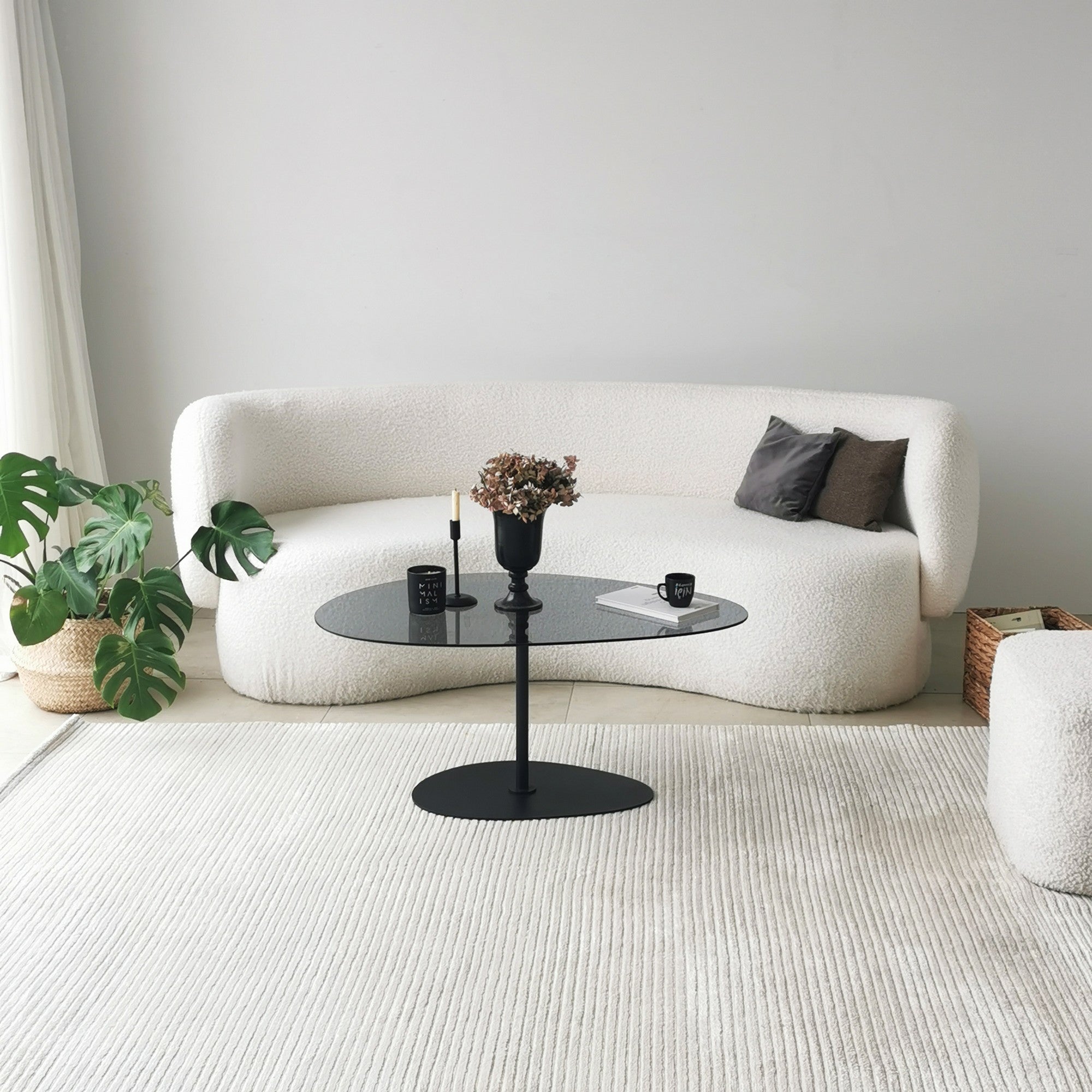 Table basse Dovira - avec plateau en verre et structure en métal noir