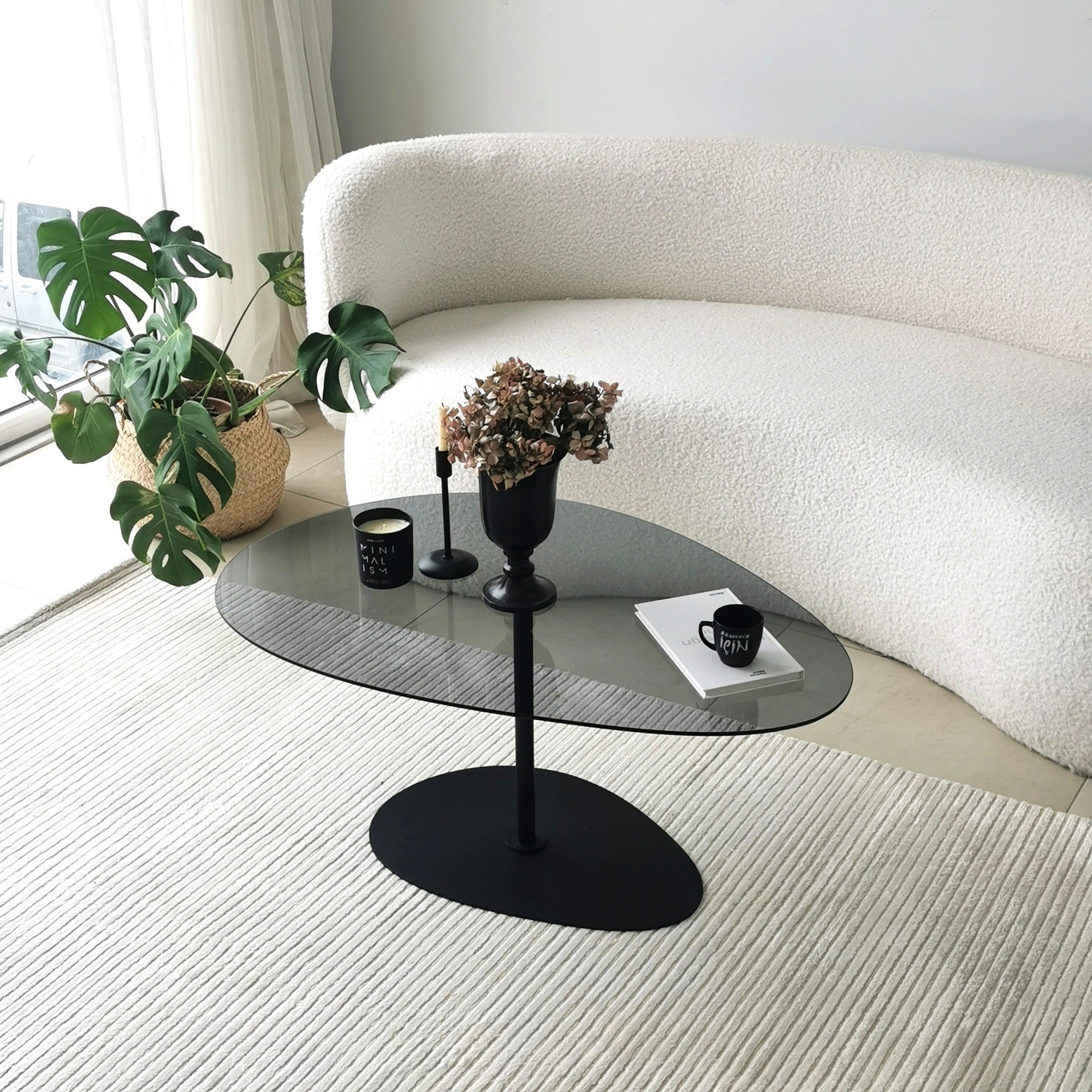 Table basse Dovira - avec plateau en verre et structure en métal noir