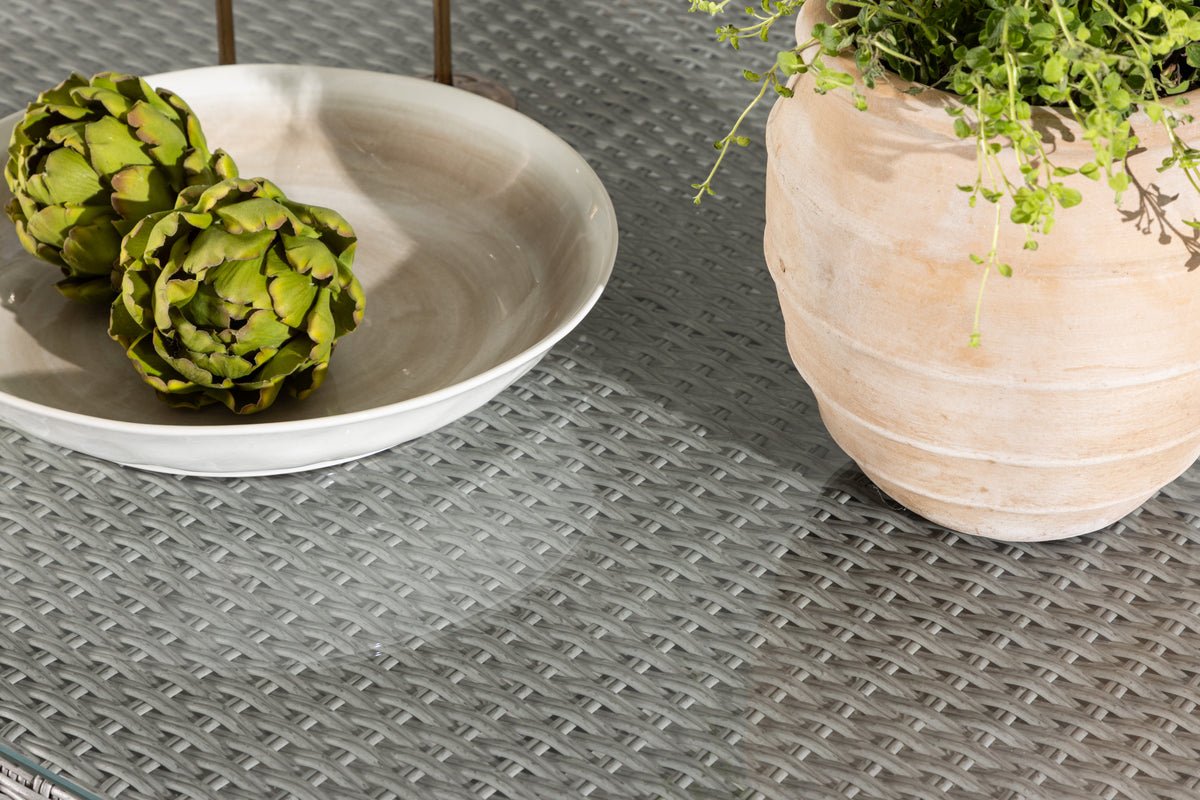 Garten Loungeset Liventia – in zwei Farben aus Edelholz und Kunstrattan