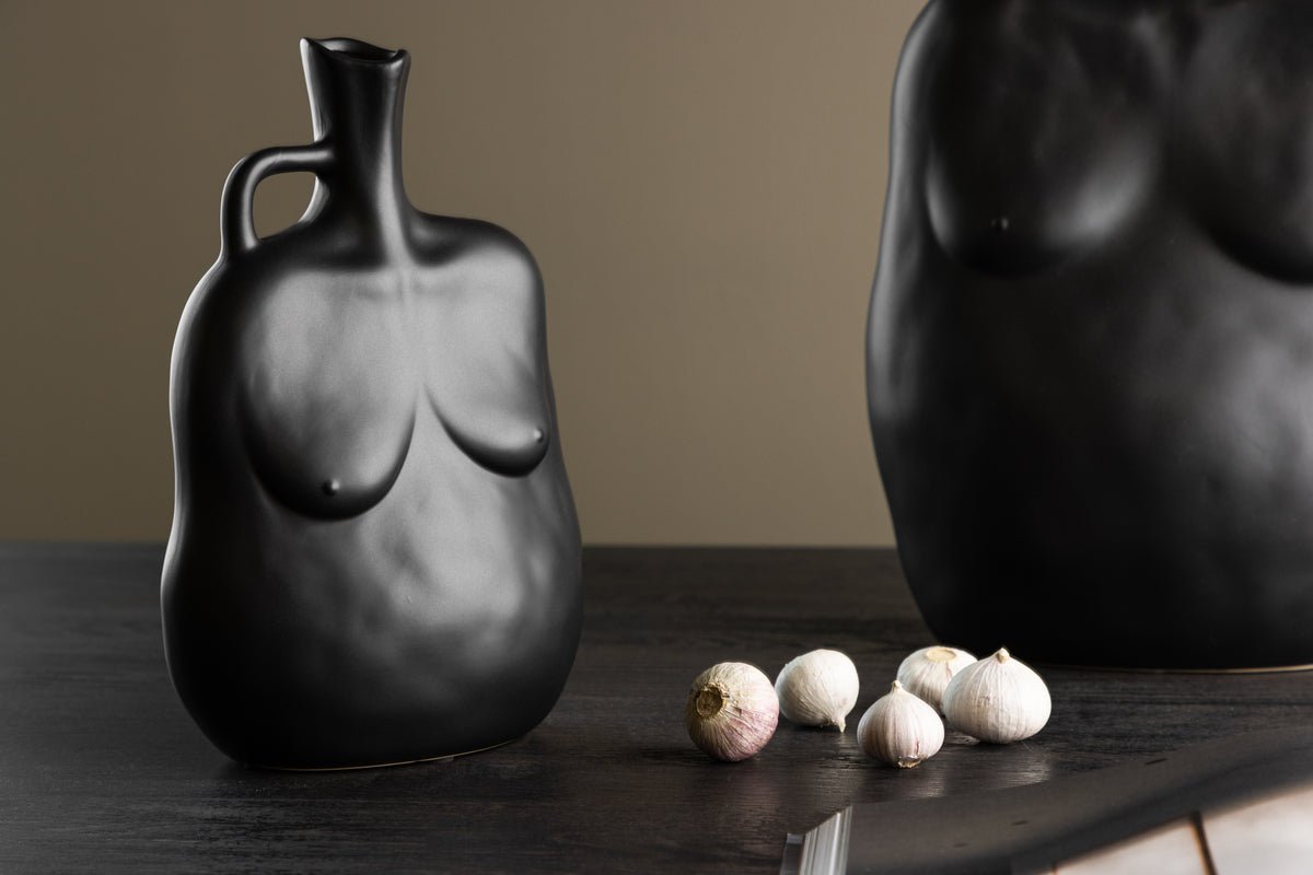 Vase Nerida 25 cm – Élégance inspirée du corps en Blanc & Noir