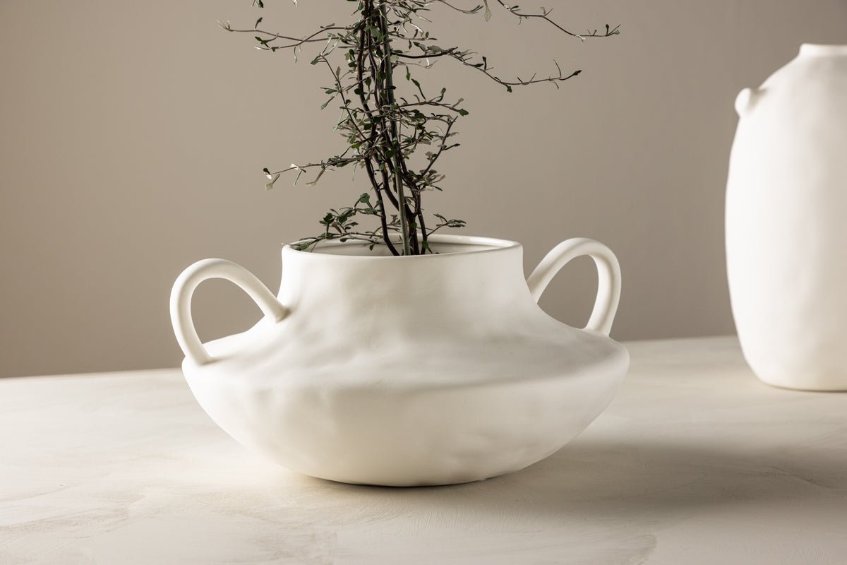 Pot de fleurs Vian - en forme ronde avec des anses marquantes en céramique