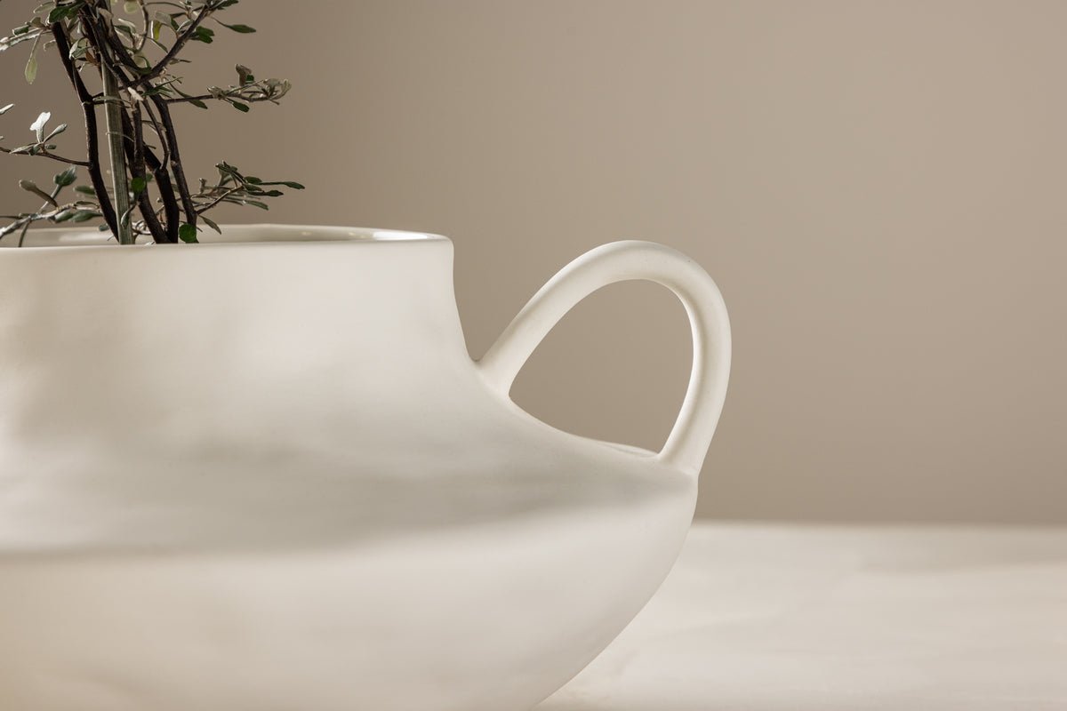 Pot de fleurs Vian - en forme ronde avec des anses marquantes en céramique