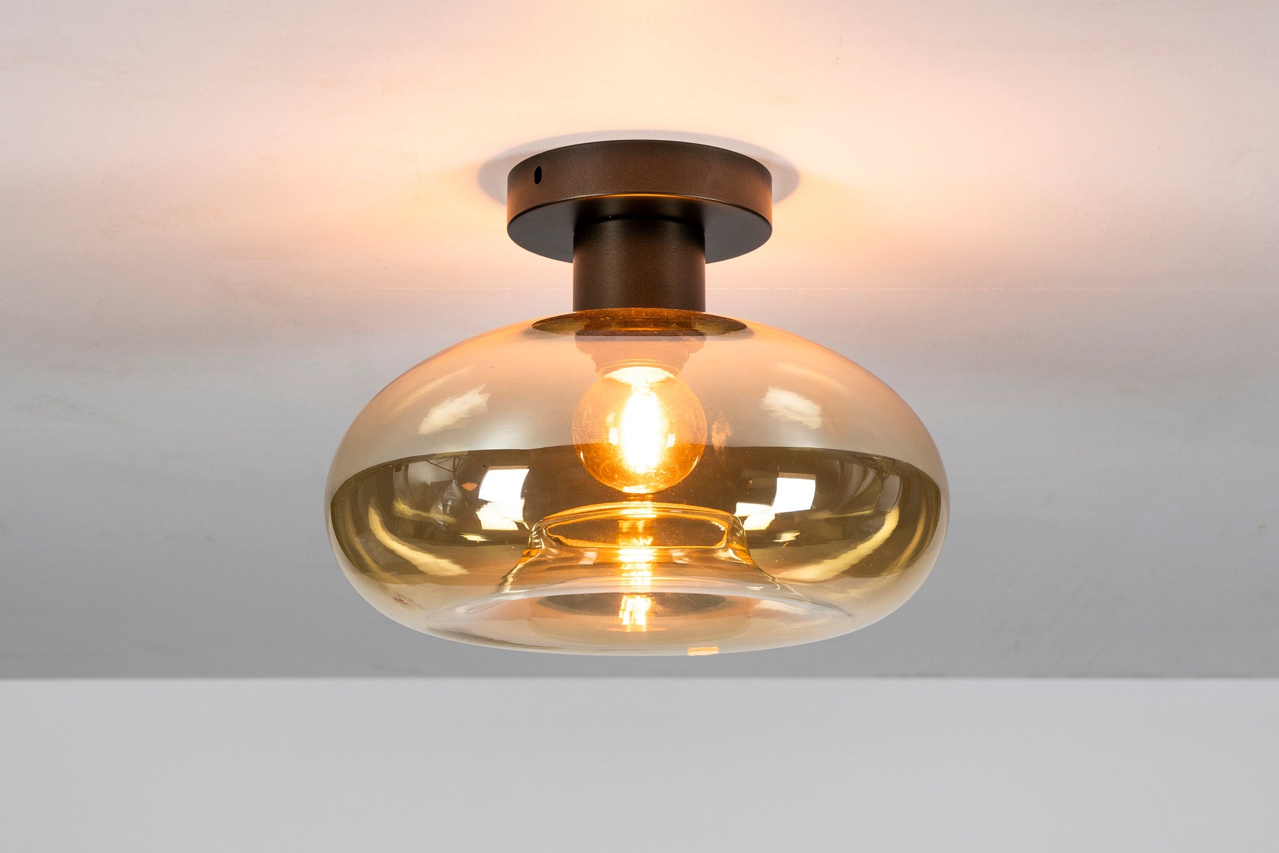 Plafonnier « Amberis » – Luminaire rond en verre à effet ambre