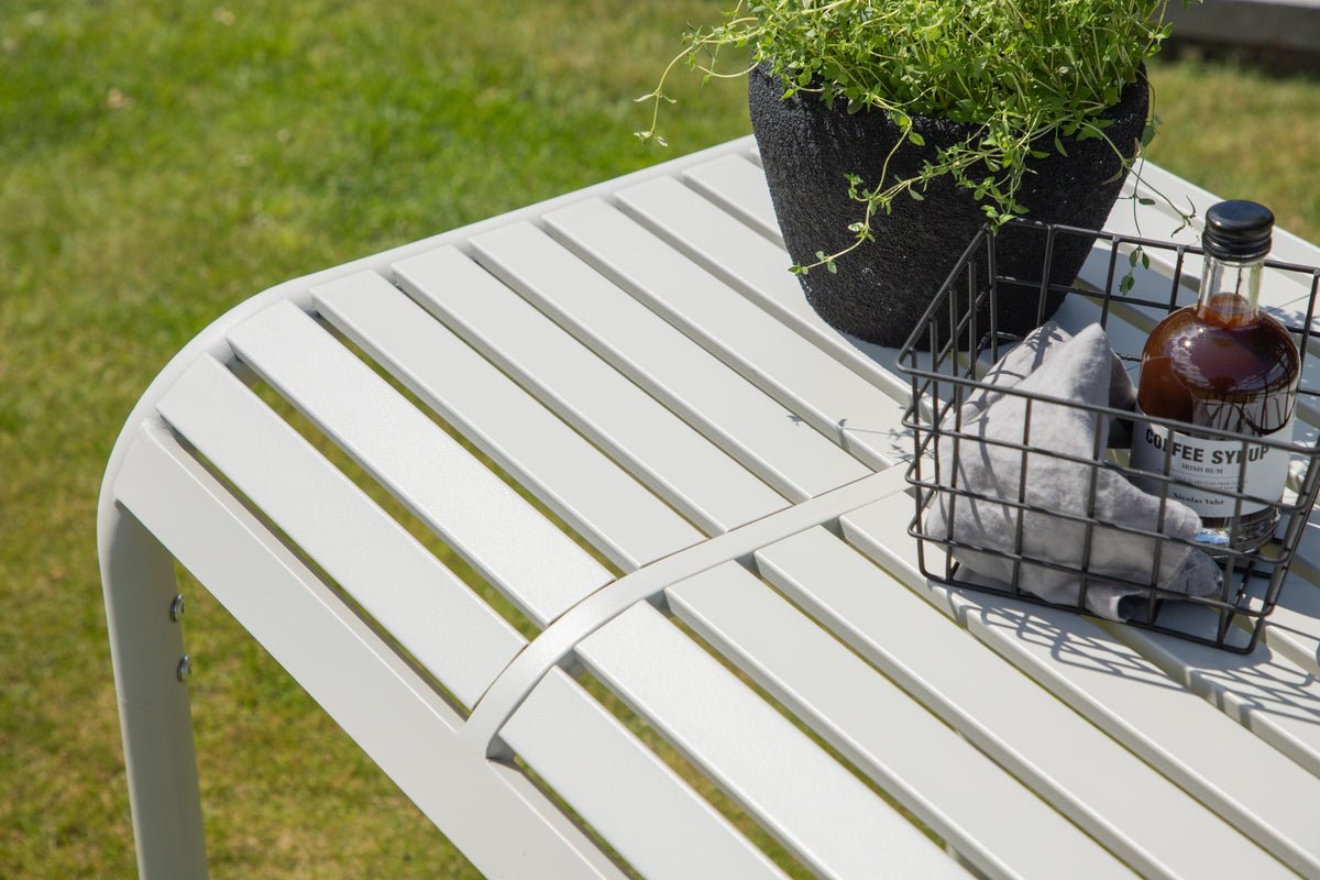 Table de jardin Tehani - table de café légère beige en aluminium