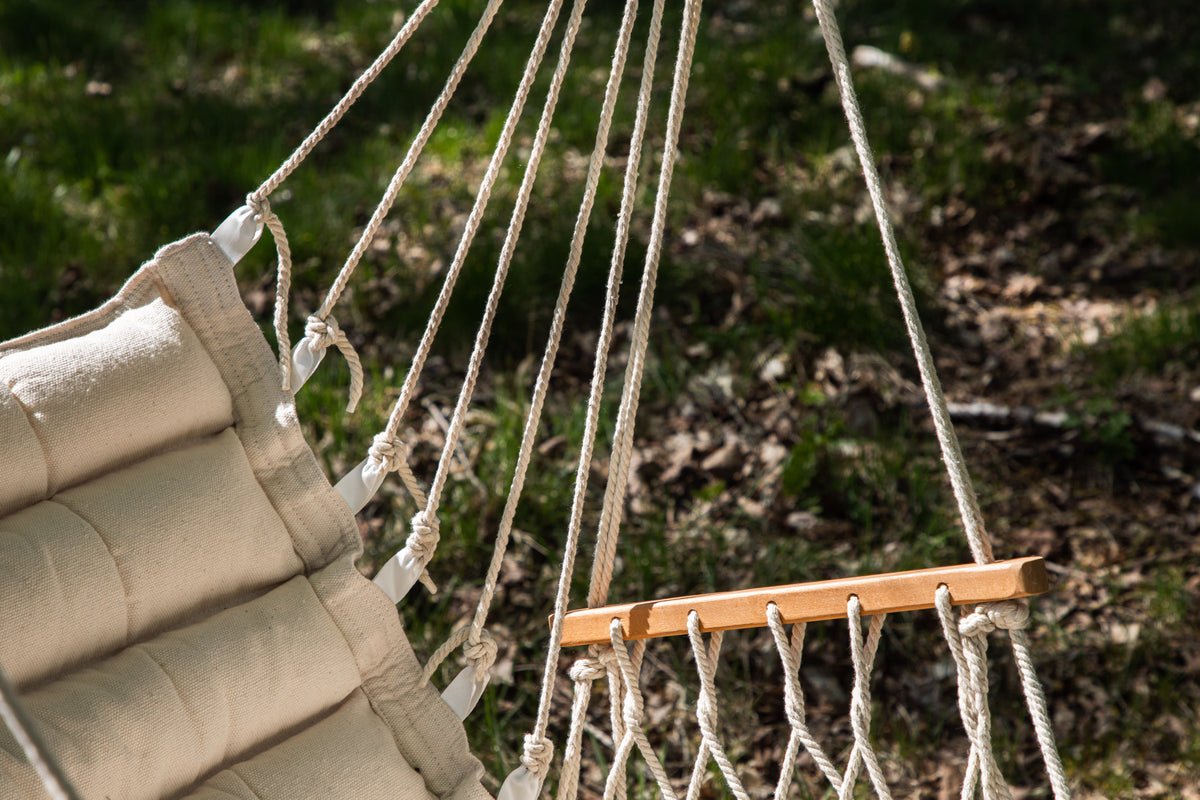 Fauteuil suspendu de jardin Arlena – Chaise à bascule d'extérieur confortable en Blanc
