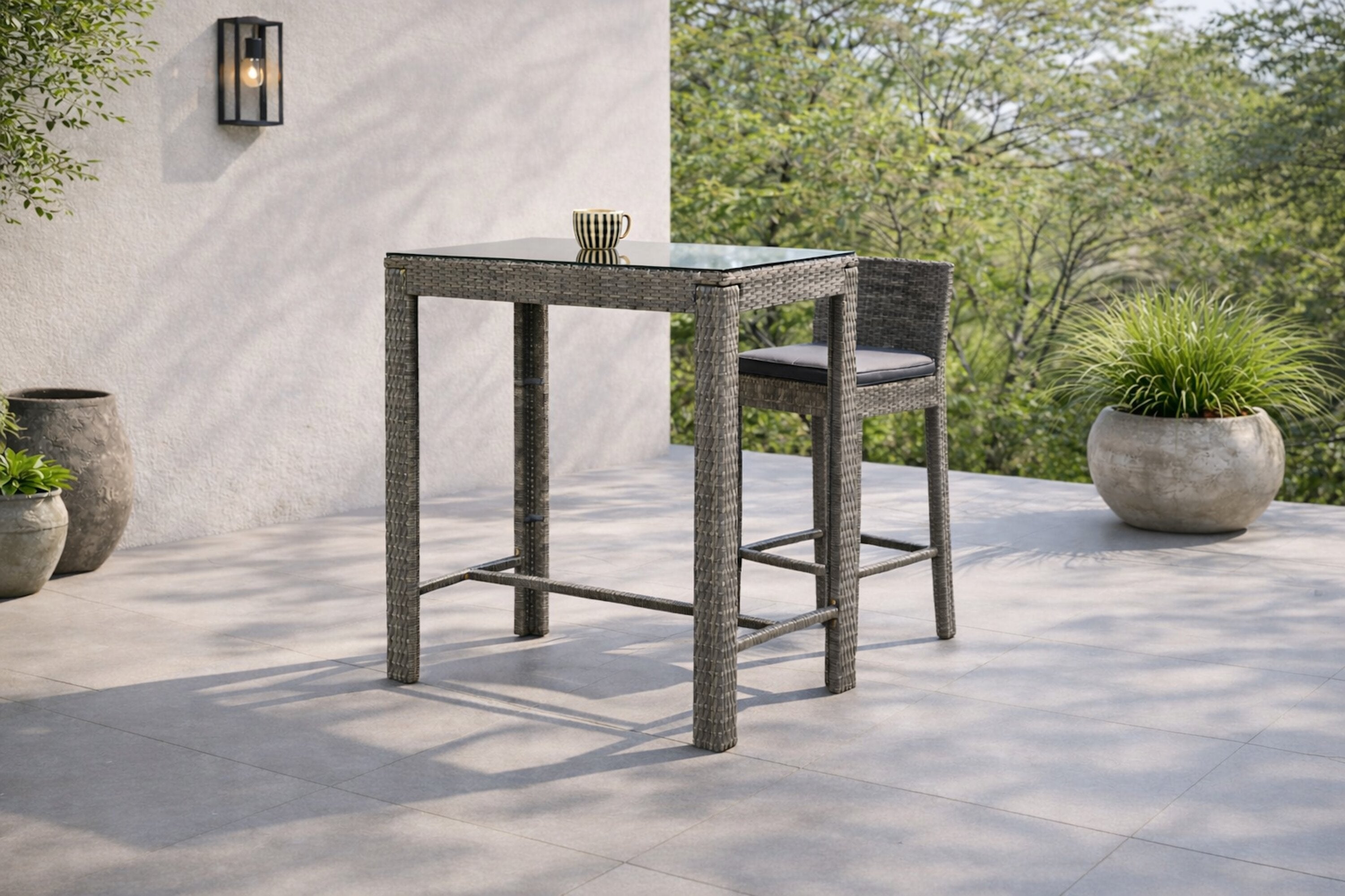 Table haute de jardin Bärbel - Table haute en rotin avec plateau en verre