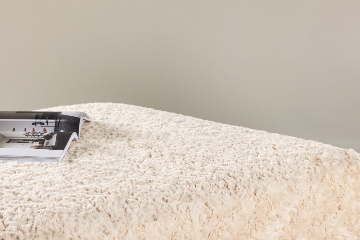 Beistellhocker Farrow – Quadratischer Hocker in Teddyoptik Beige