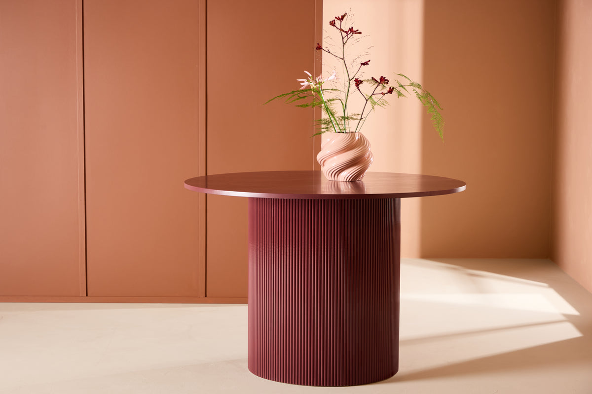 Table à manger Arden – Table à manger ronde en bordeaux (Ø 110 cm)