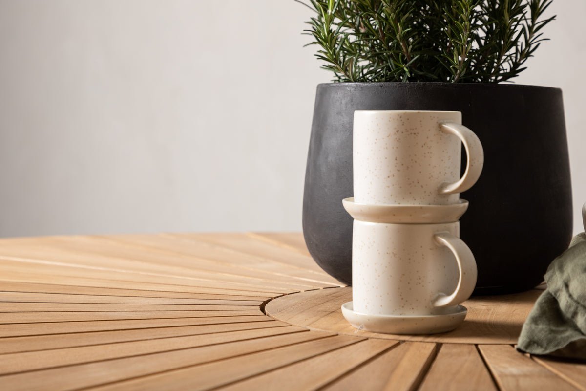 Table de jardin Mirani - une table à manger ronde en Métal et teck