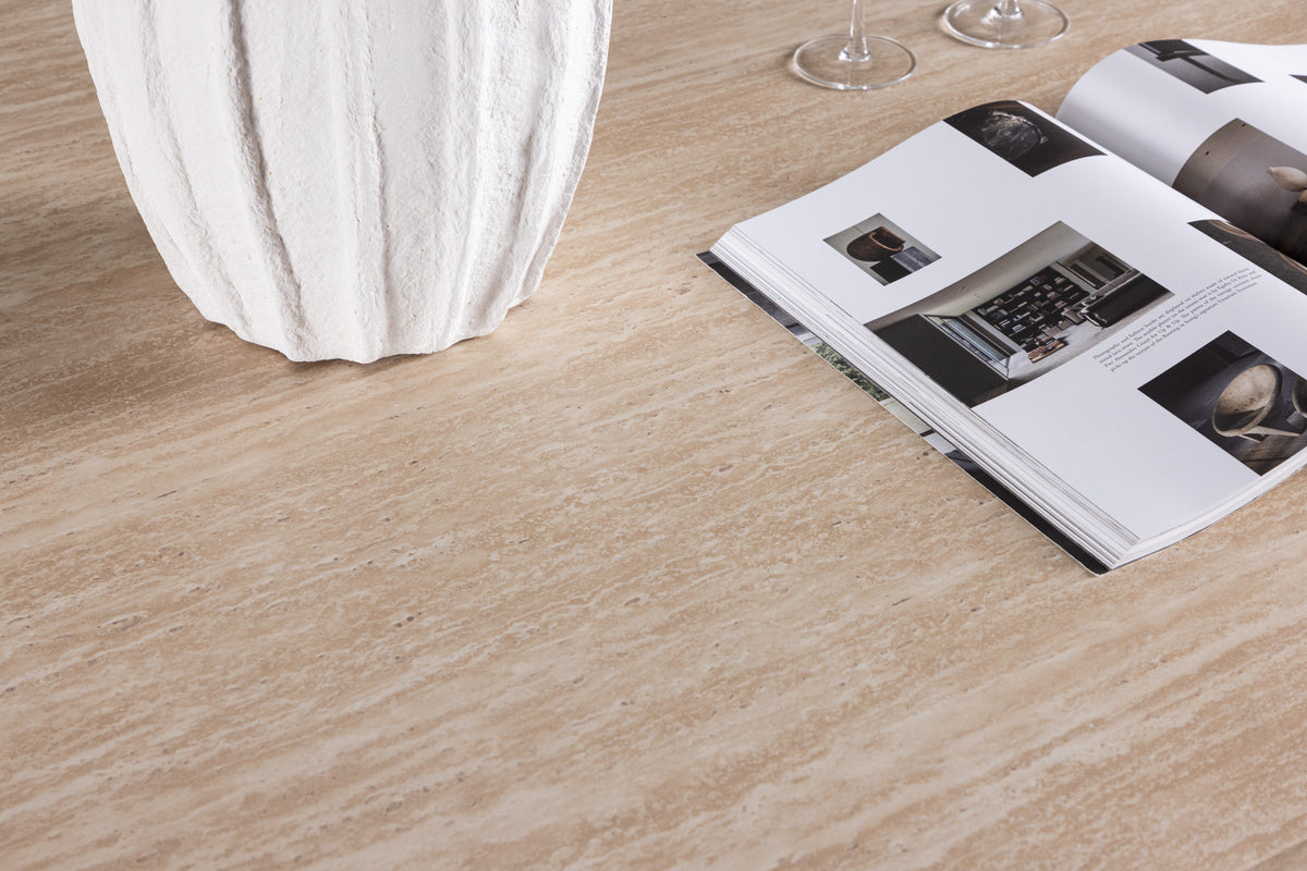 Table à manger Alenya - avec un langage clair des formes et un plateau de table généreux