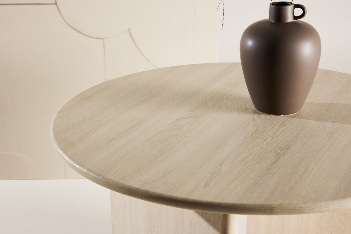 Table à manger Elara - au design intemporel avec fonctionnalité au quotidien