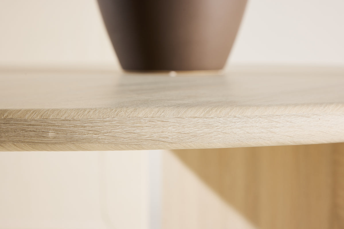 Table à manger Elara - au design intemporel avec fonctionnalité au quotidien