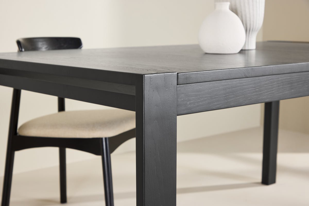 Table à manger Wainui - fabriquée en bois de chêne robuste