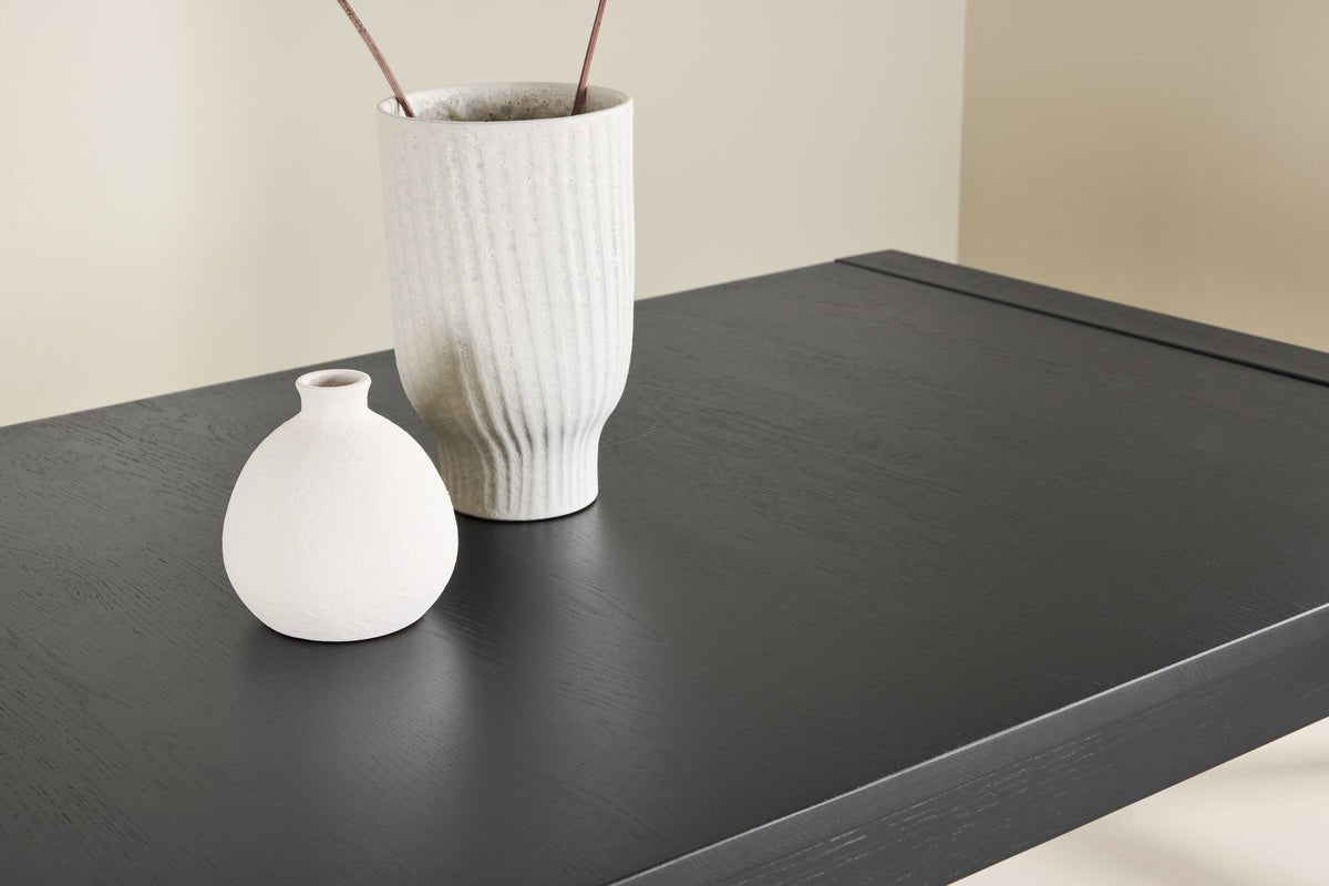 Table à manger Wainui - fabriquée en bois de chêne robuste