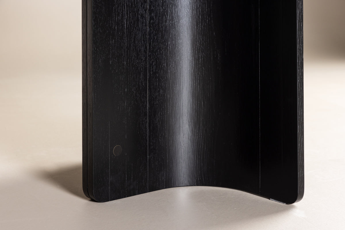 Table à manger Alura - au design harmonieux avec une touche élégante