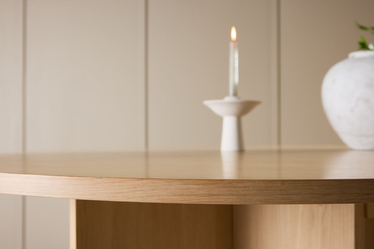 Table à manger Zephyr - l'équilibre parfait entre fonctionnalité et style