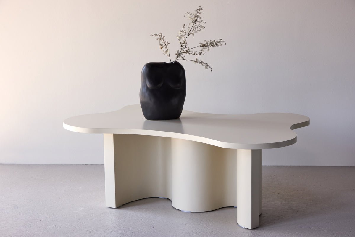 Table basse Beno - en Beige avec un design unique