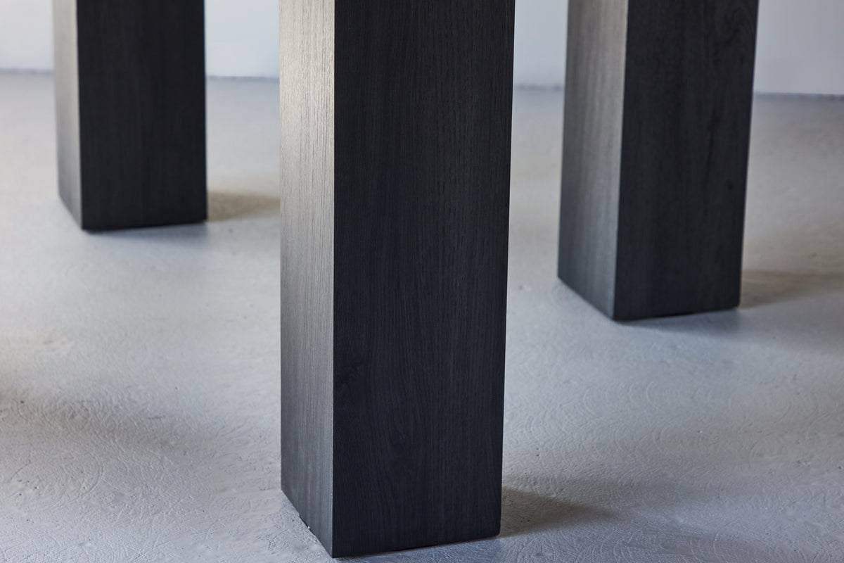 Table à manger Baylin – une table à manger ronde en MDF noir