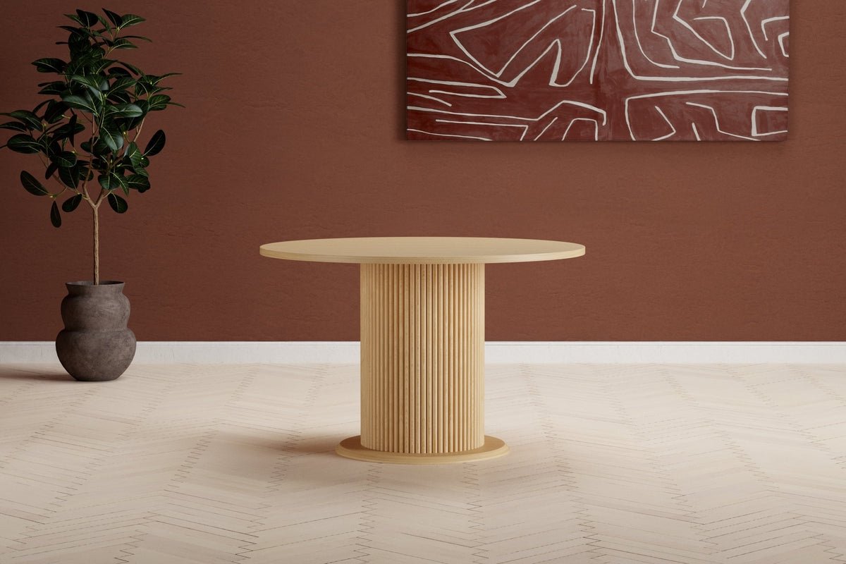 Table à manger Elsa - Ronde avec colonne cannelée et aspect bois