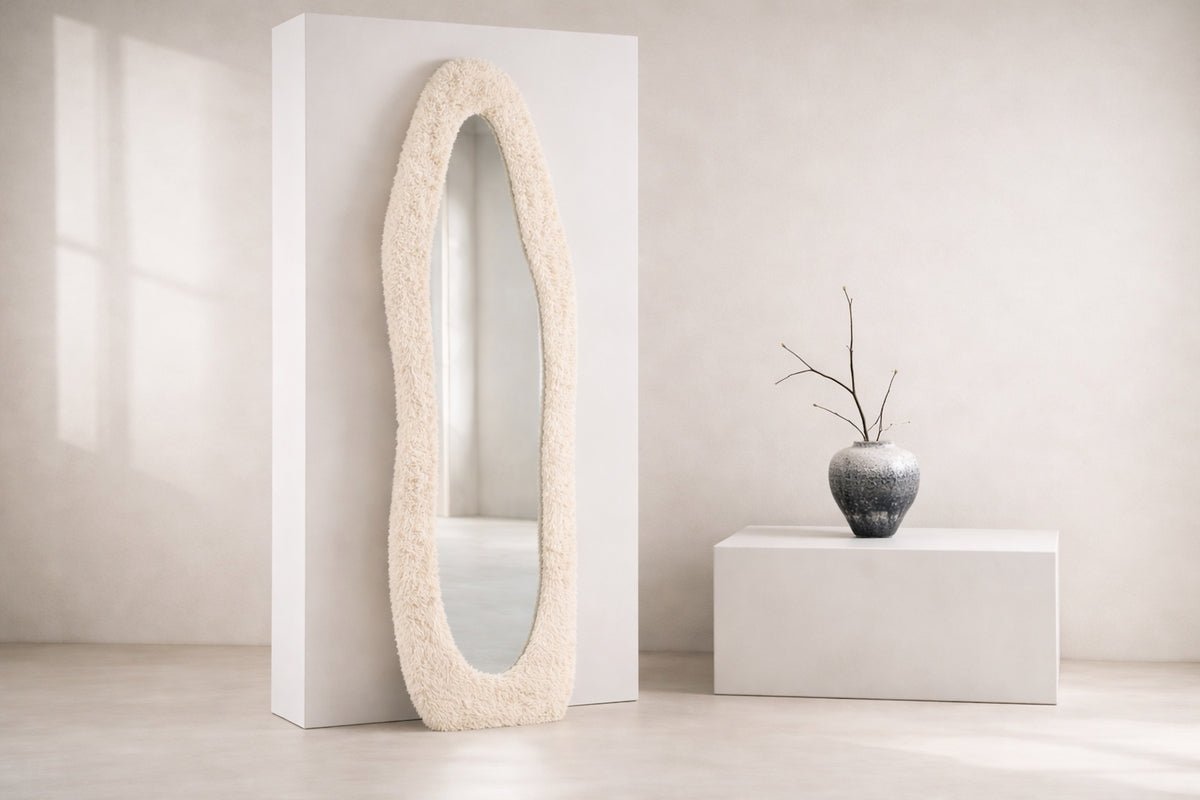 Miroir Rachel - en Beige avec cadre en fausse fourrure