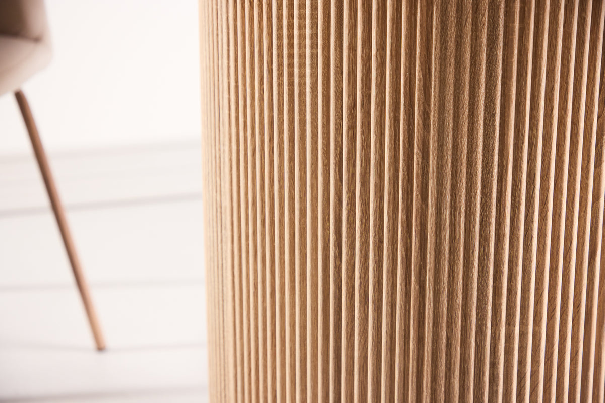 Esstisch Orlén – Runder Design-Esstisch Ø120 cm mit Glasplatte und geriffeltem Fuß