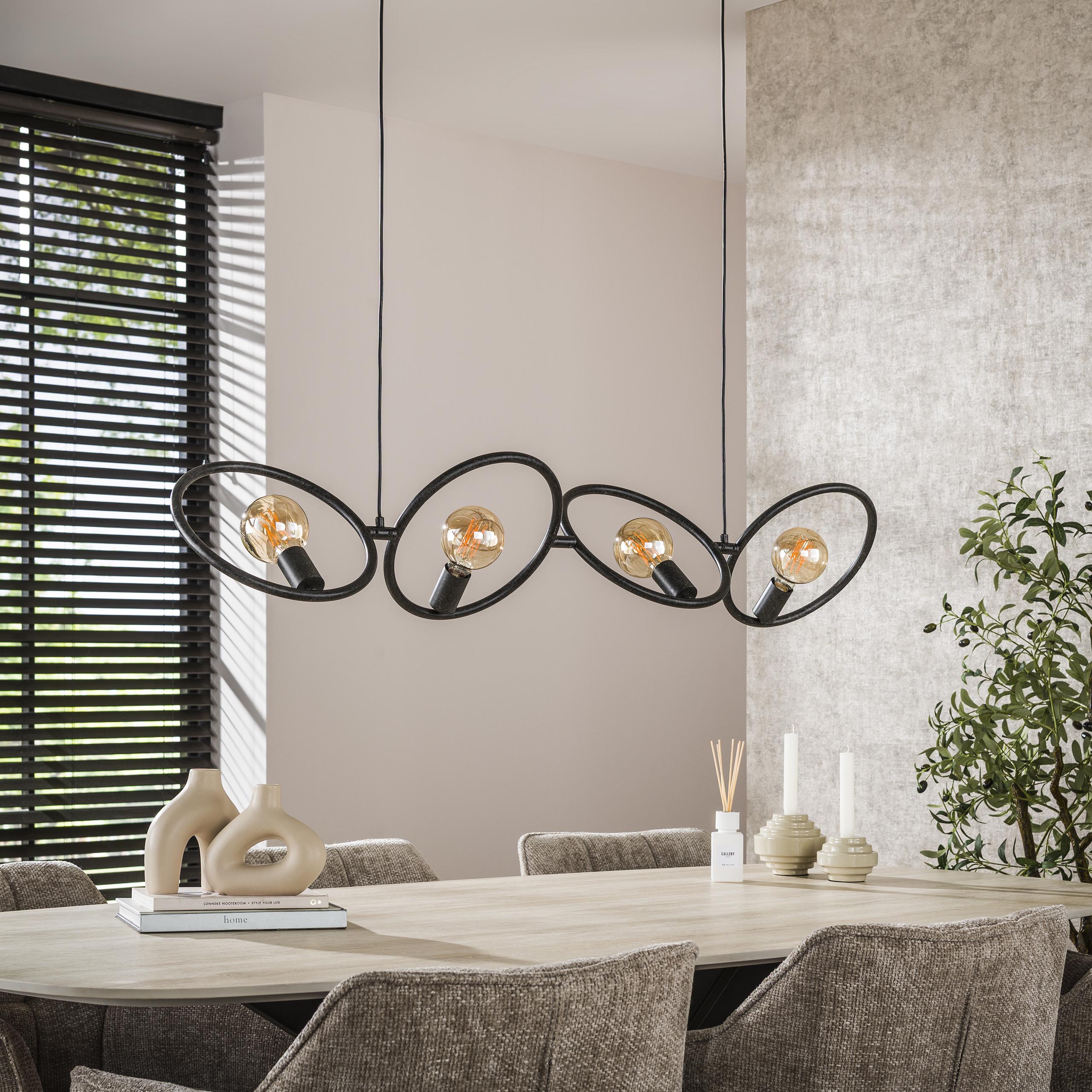 Suspension « Orlina » – 4 luminaires en métal noir arctique au design Loop