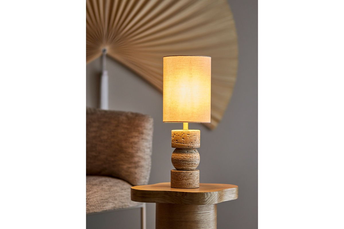 Lampe de table Alvara – véritable travertin naturel, objet design sculptural