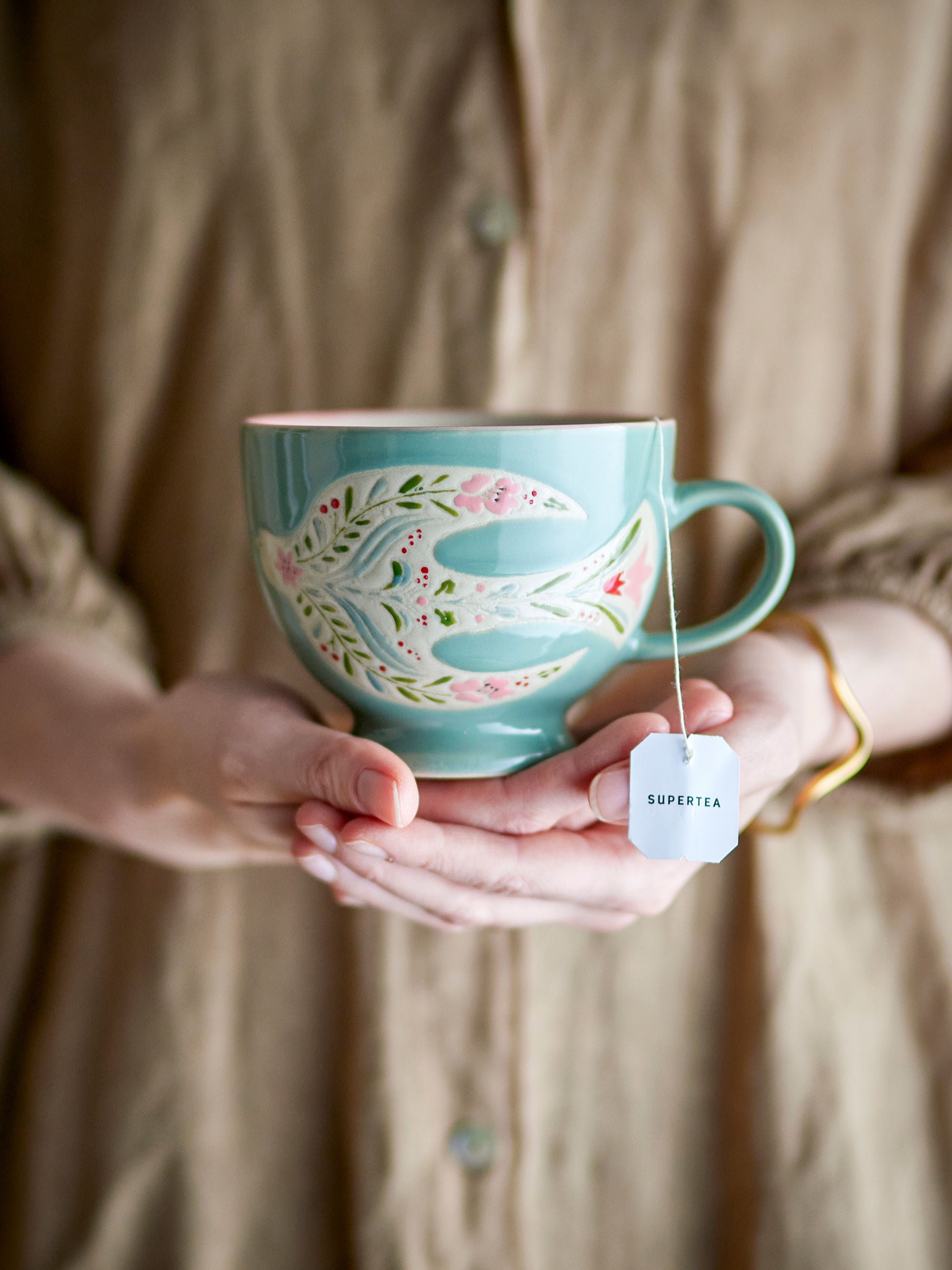 Ensemble de gobelets Lunelle – Faïence peinte à la main avec motifs floraux (lot de 4)