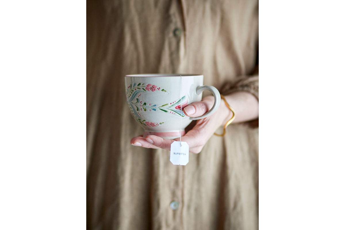 Ensemble de gobelets Lunelle – Faïence peinte à la main avec motifs floraux (lot de 4)