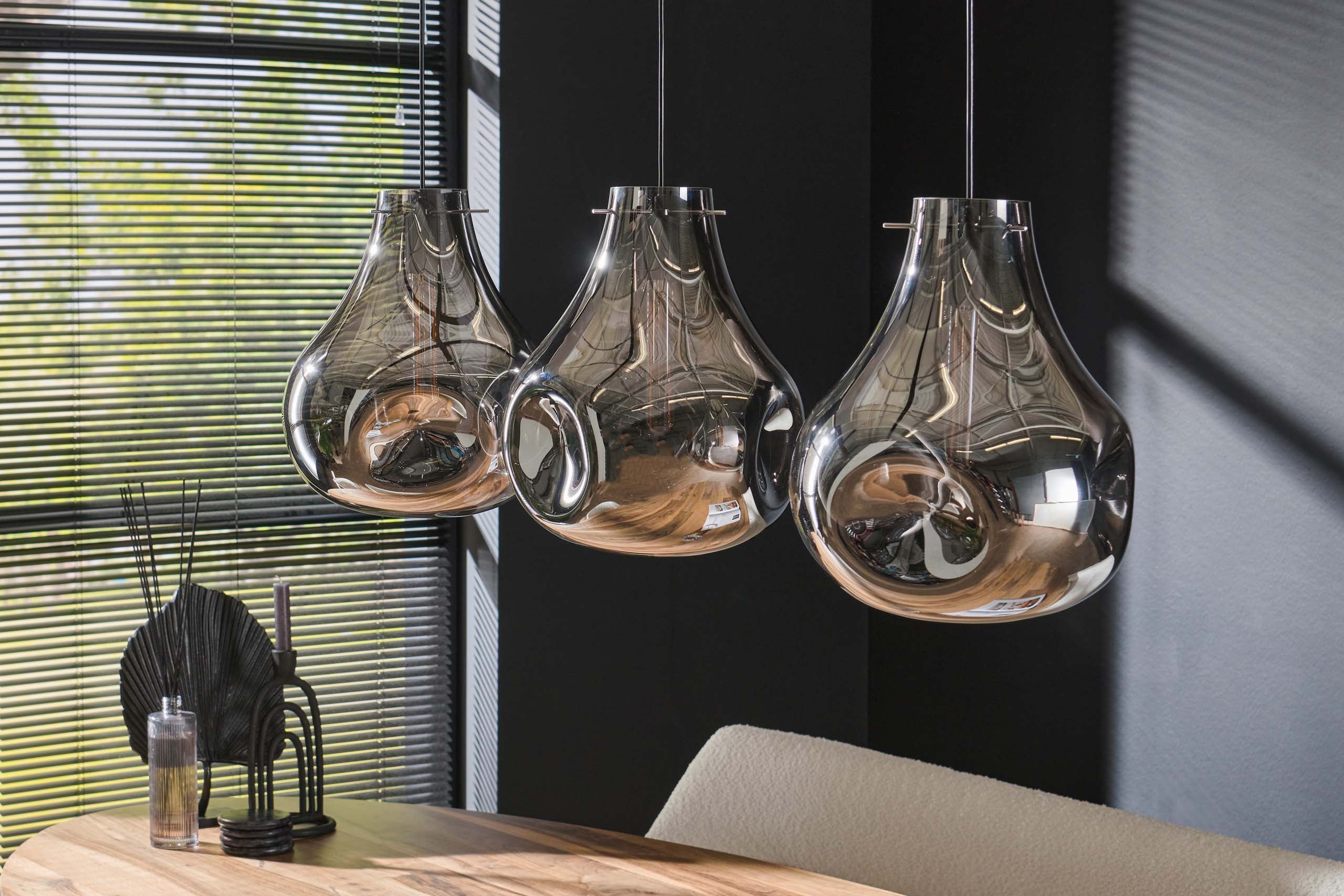 Suspension « Castellio » – 3 lampes avec revêtement chromé et armature en métal noir