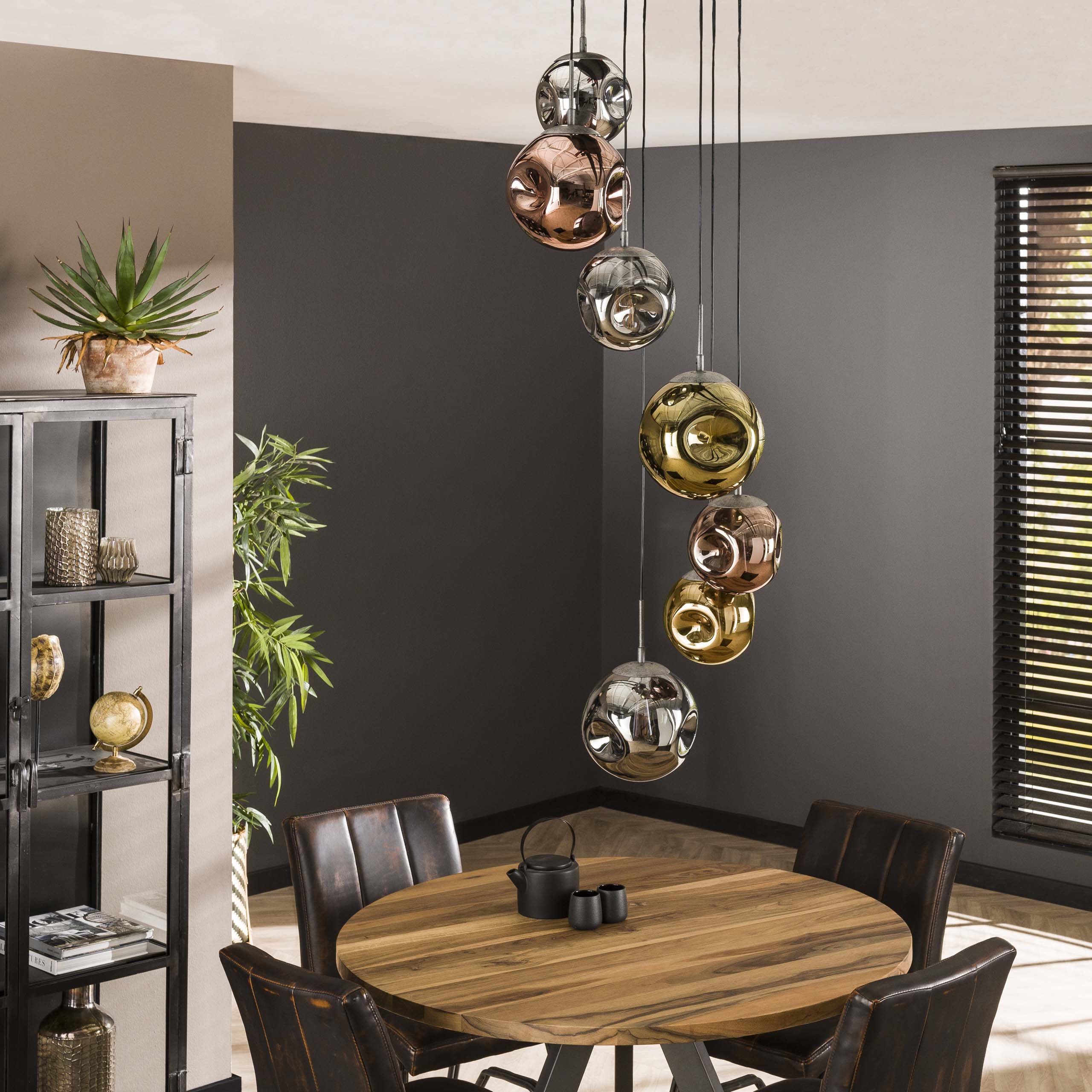 Suspension « Elaris » – 7 lampes graduées en combinaison de couleurs métal or, cuivre et chrome