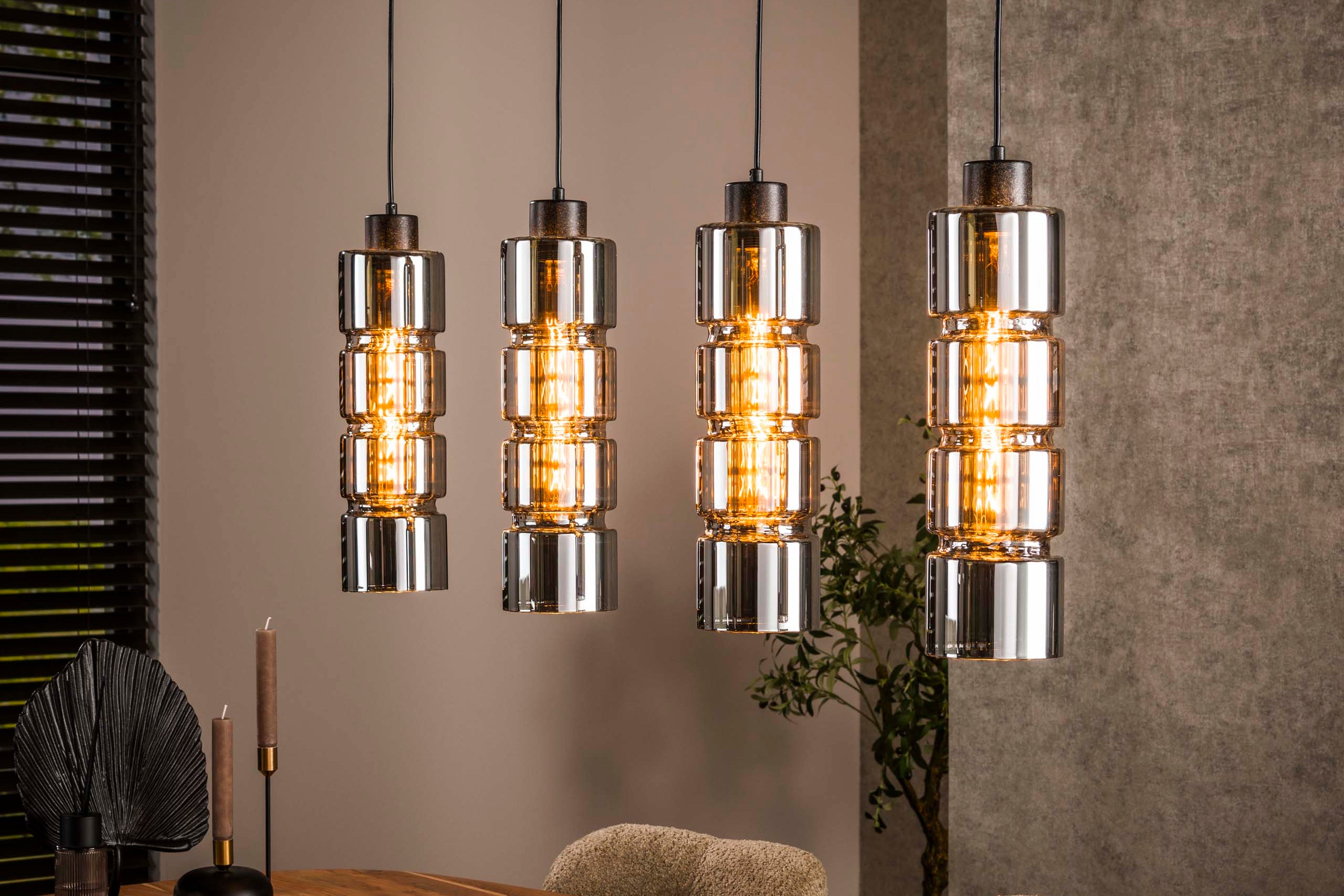 Suspension « Navaro » – 4 lampes avec abat-jours en verre chromé de forme cylindrique