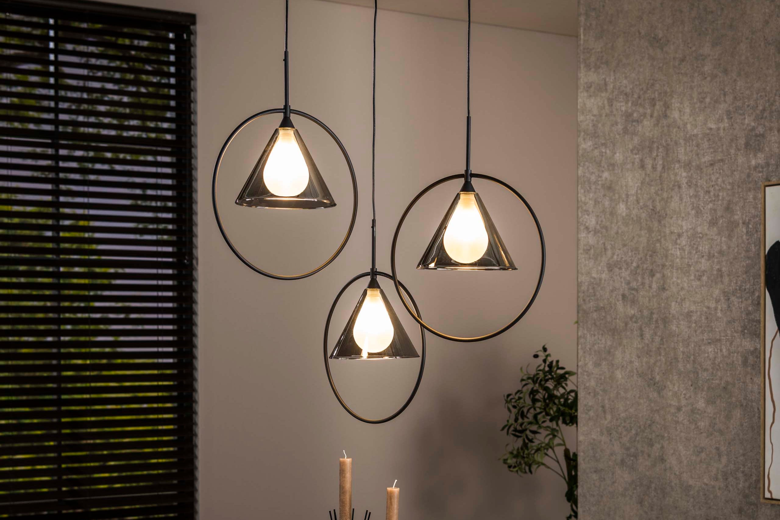 Suspension « Murielle » – Étagée avec 3 lampes et verre fumé en design boucle