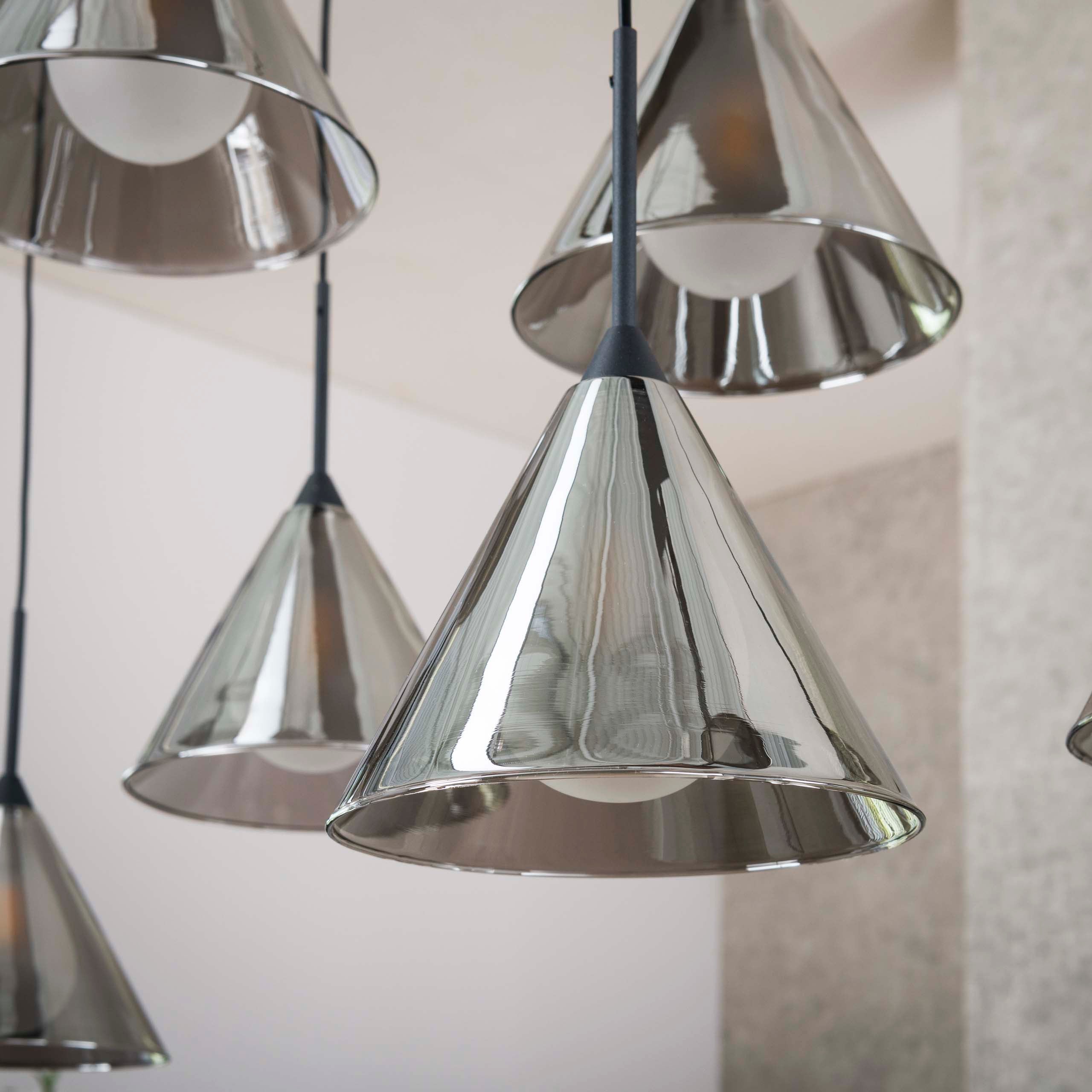 Pendelleuchte „Elunara“ –  Mit 9 Leuchten in konischem Rauchglas und 150cm höhenverstellbar