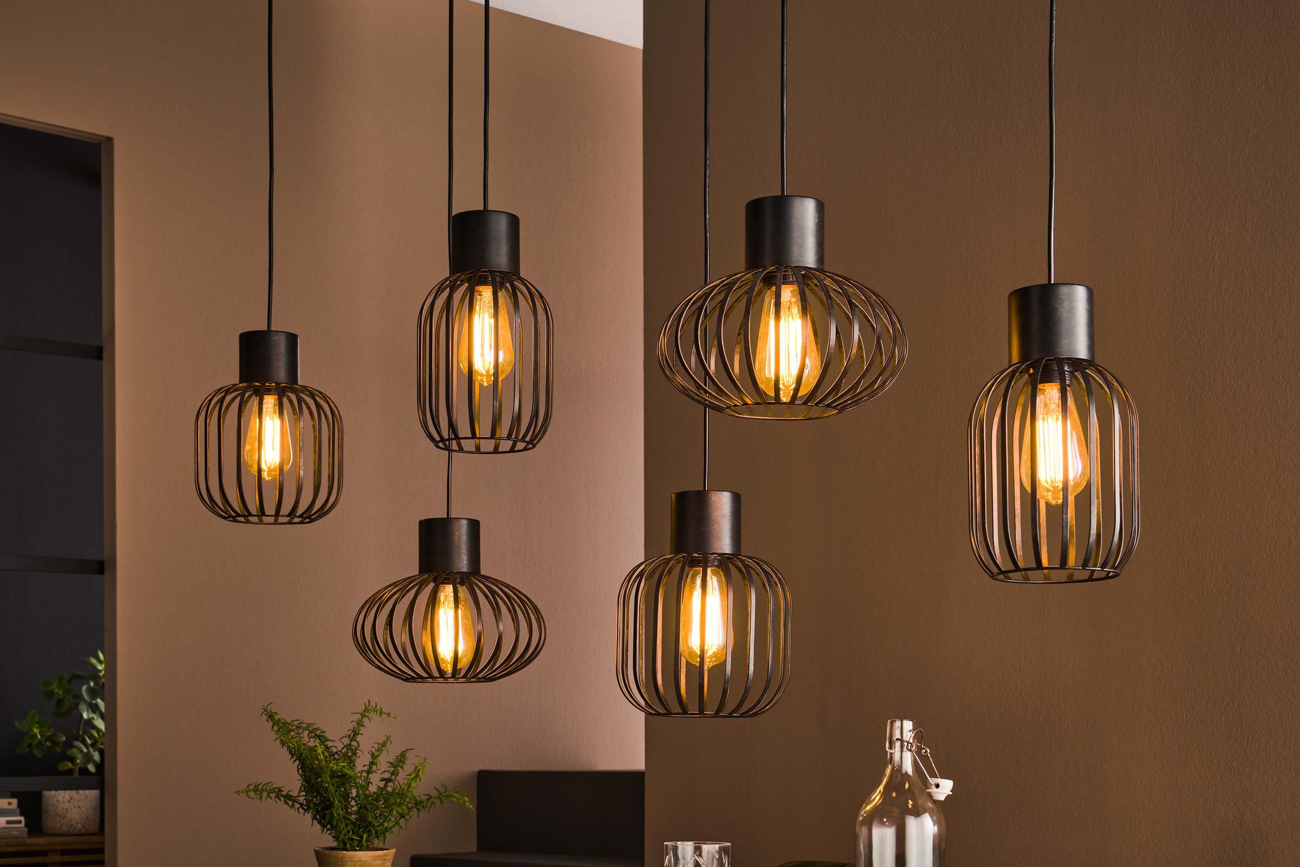 Suspension « Corvella » – 6 luminaires en treillis métallique anthracite de formes variées