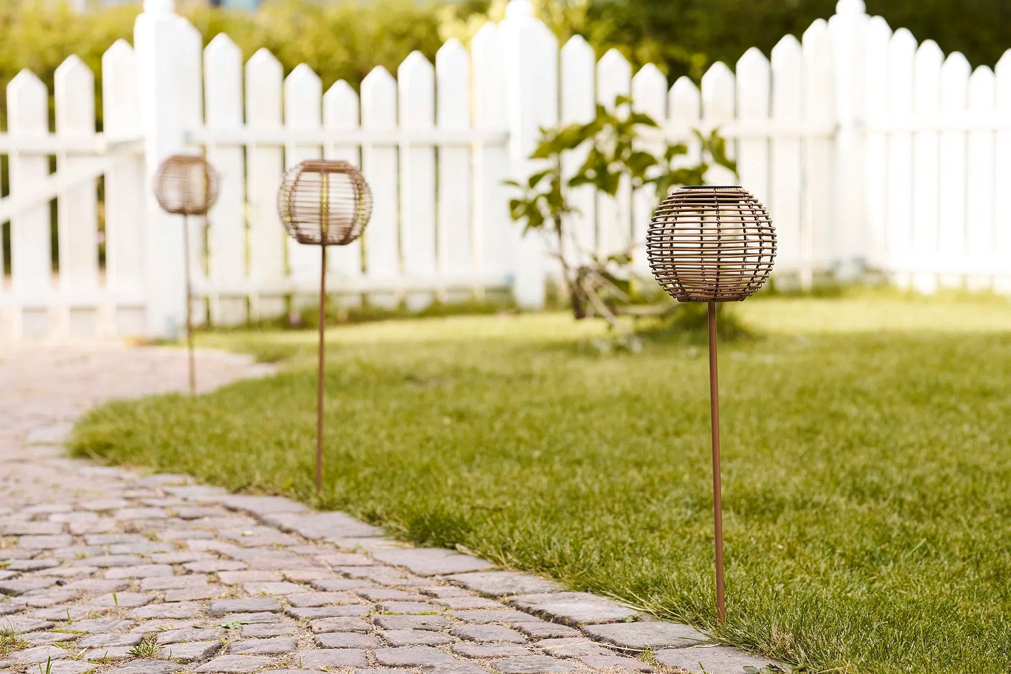 Lampe solaire de jardin « Elmara » – résistante aux intempéries pour balcon et espace extérieur