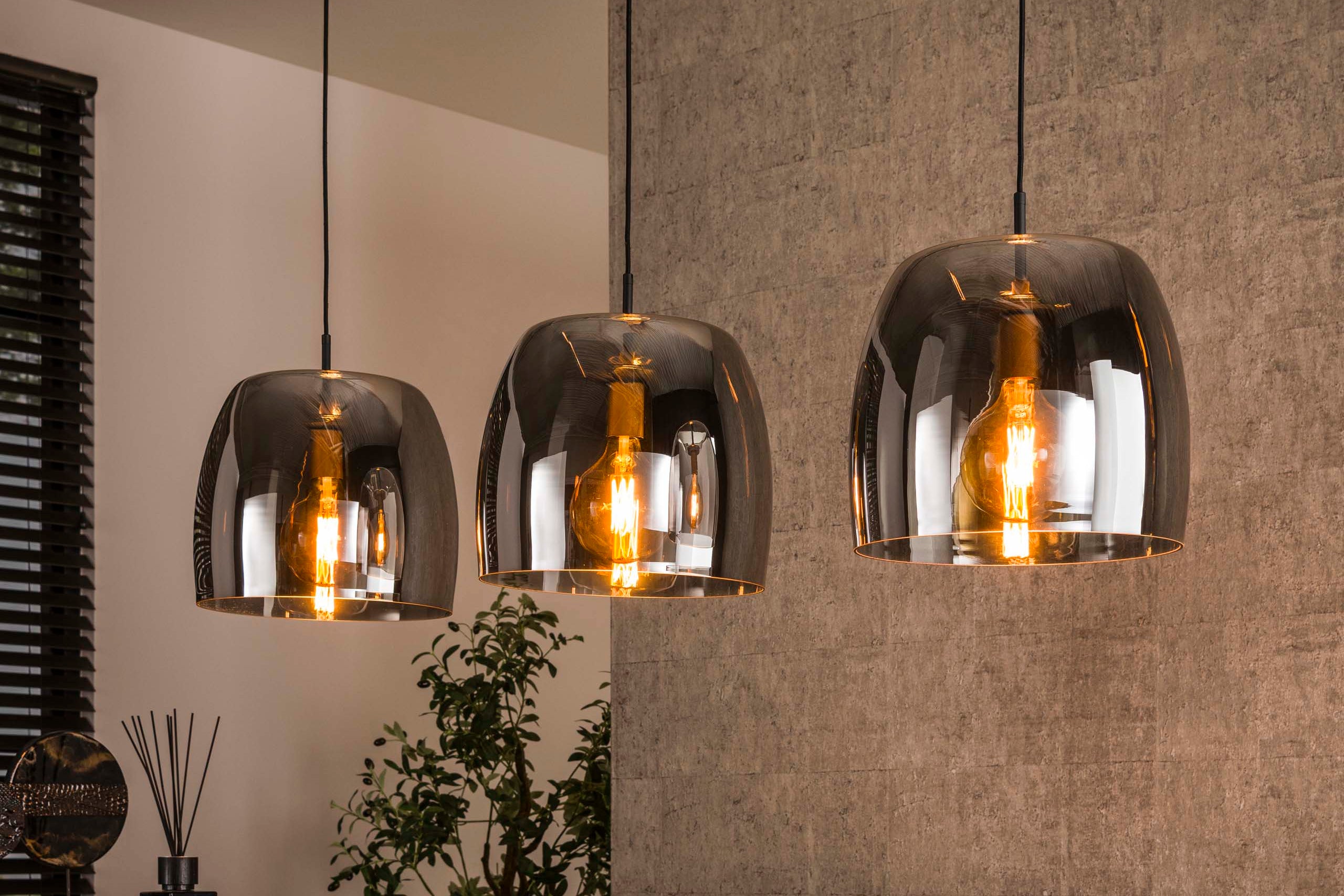 Suspension « Cirella » – 3 lampes avec grands abat-jours en verre chromé