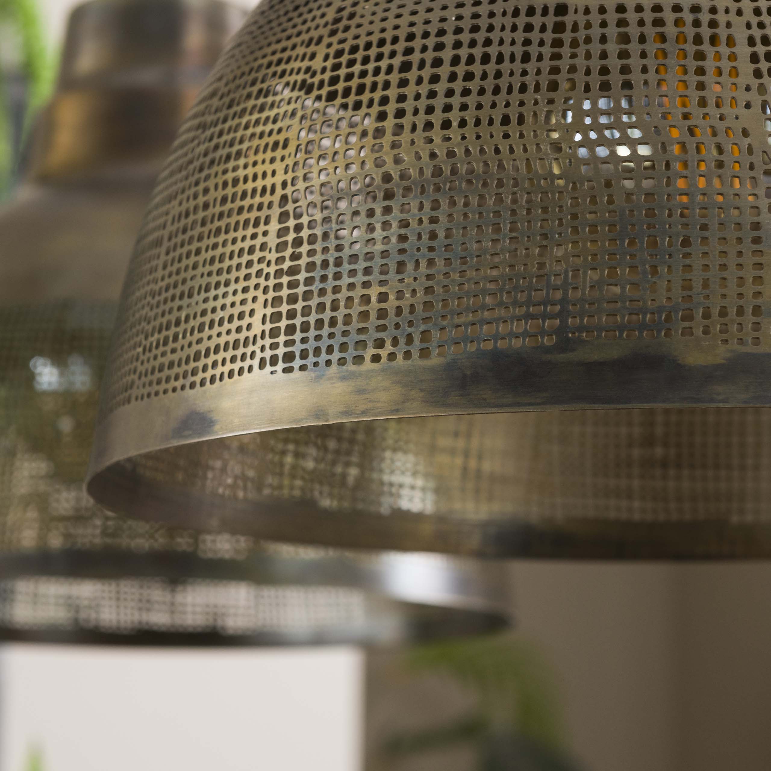 Suspension "Armonis" – Avec 2 abat-jours perforés à la main en métal finition bronze antique